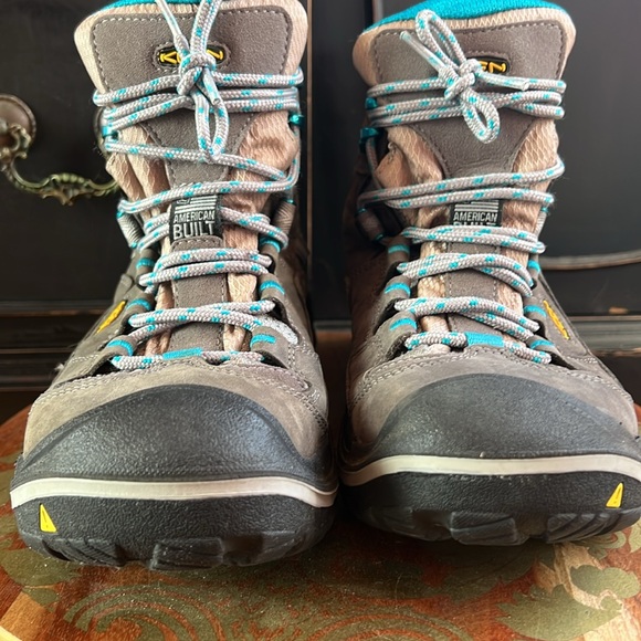 NWOT Keen Mid WP Hiking Boots Shoes Womens size L9 R9.5  🥳 Host Pick 🥳 - Picture 6 of 16